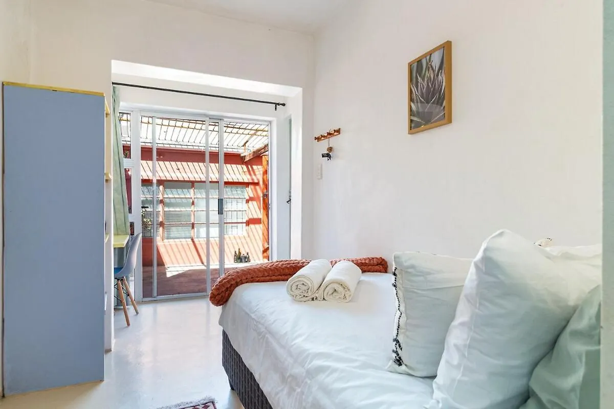 Funky Pet Friendly, 2-Bedroom Escape, Bo-Kaap Cape Town 0*,