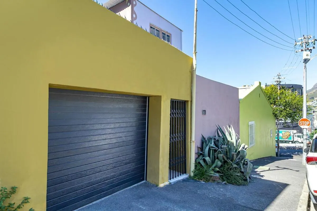 Funky Pet Friendly, 2-Bedroom Escape, Bo-Kaap Cape Town