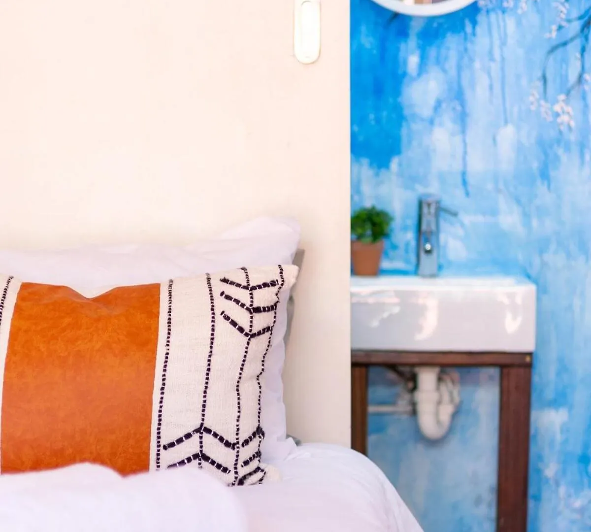 Funky Pet Friendly, 2-Bedroom Escape, Bo-Kaap Cape Town Holiday home
